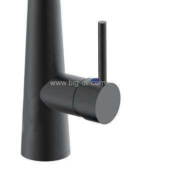 ברז מגנטי נשלף שחור מט KAG 130022BK - תצוגה מקרוב