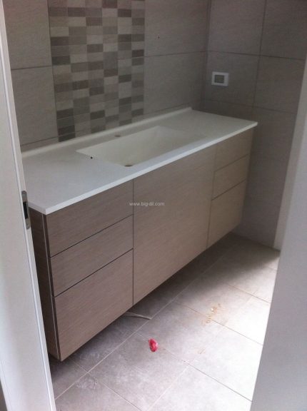 ארון אמבטיה בהזמנה פורמיקה בכל מידה עיצוב וגוון.